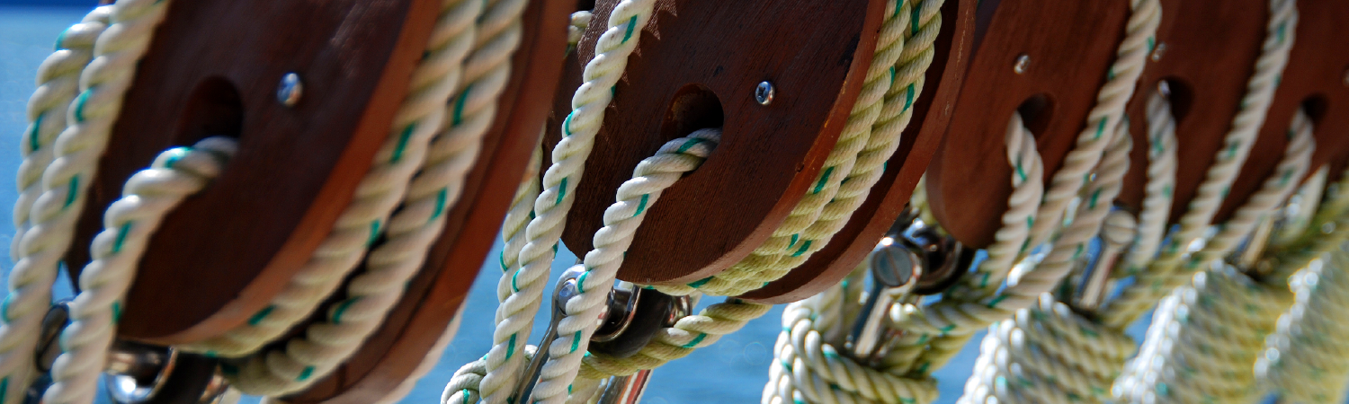 Pulley used in ship, represents a transfer power between itself and a shaft